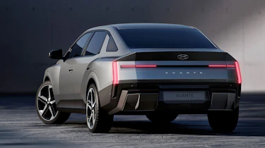 Hyundai Avante saloon - rear 3/4