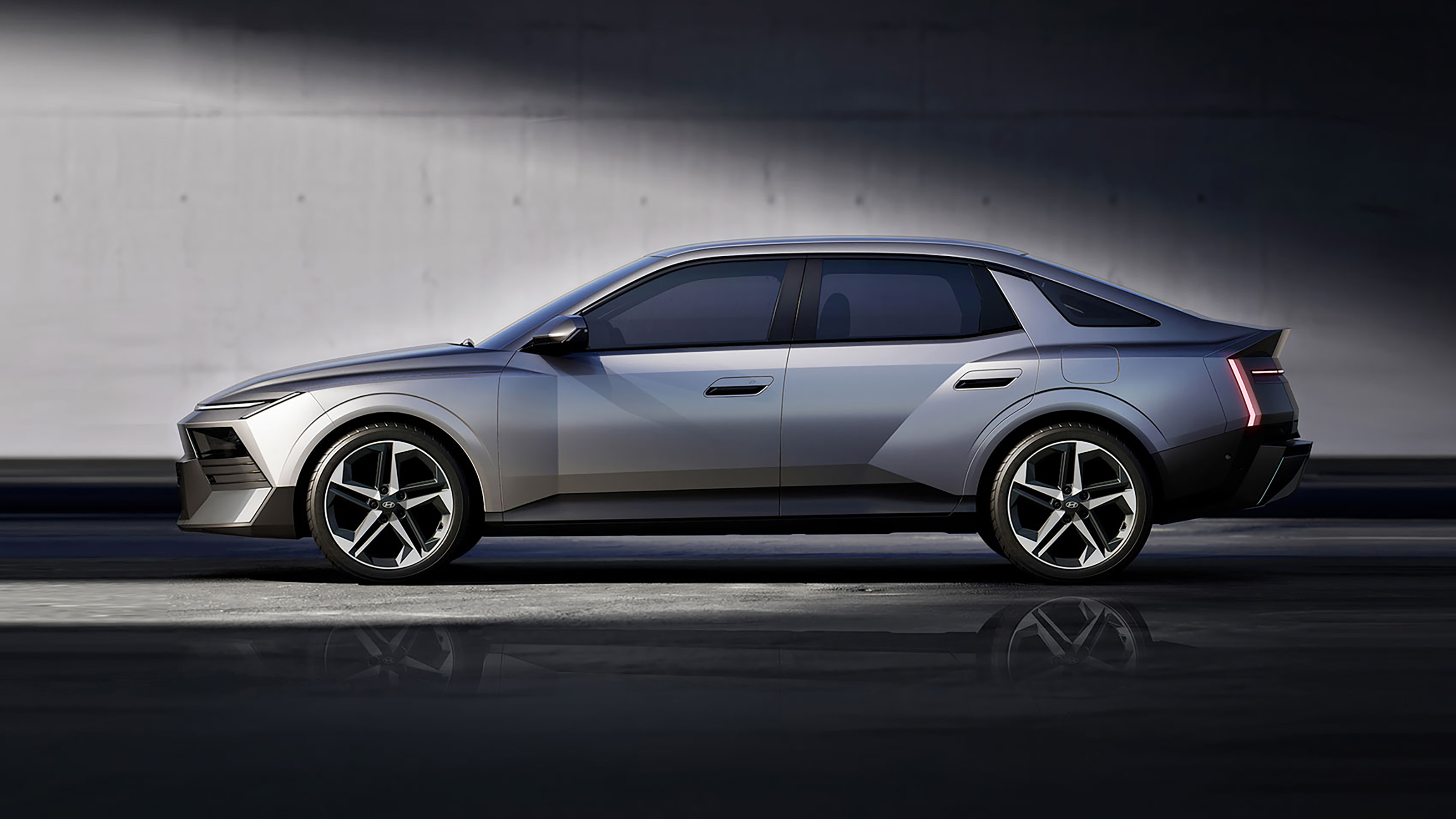 Hyundai Avante saloon - side profile