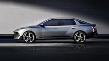 Hyundai Avante saloon - side profile