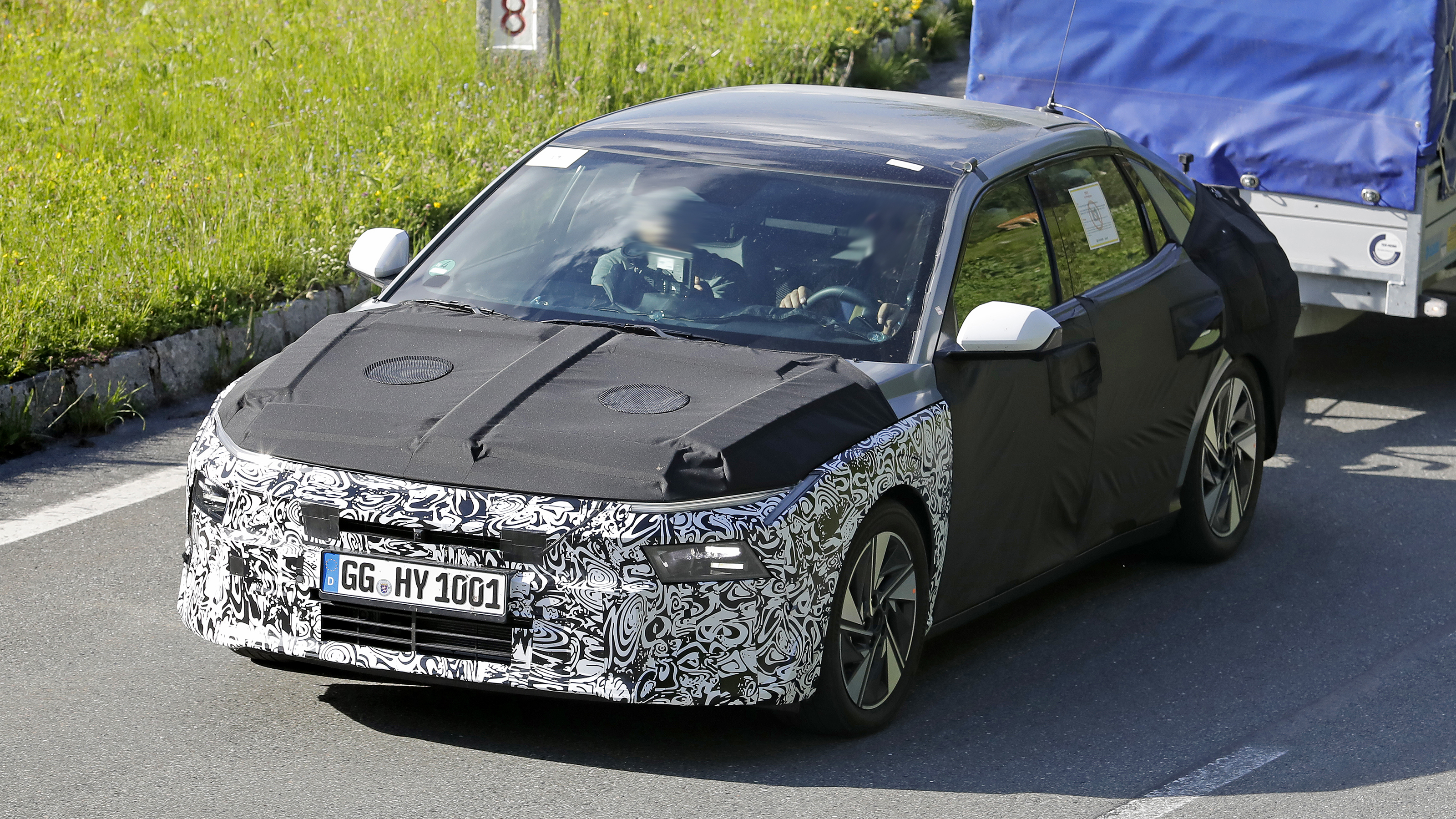 Hyundai Elantra testing - front 3/4