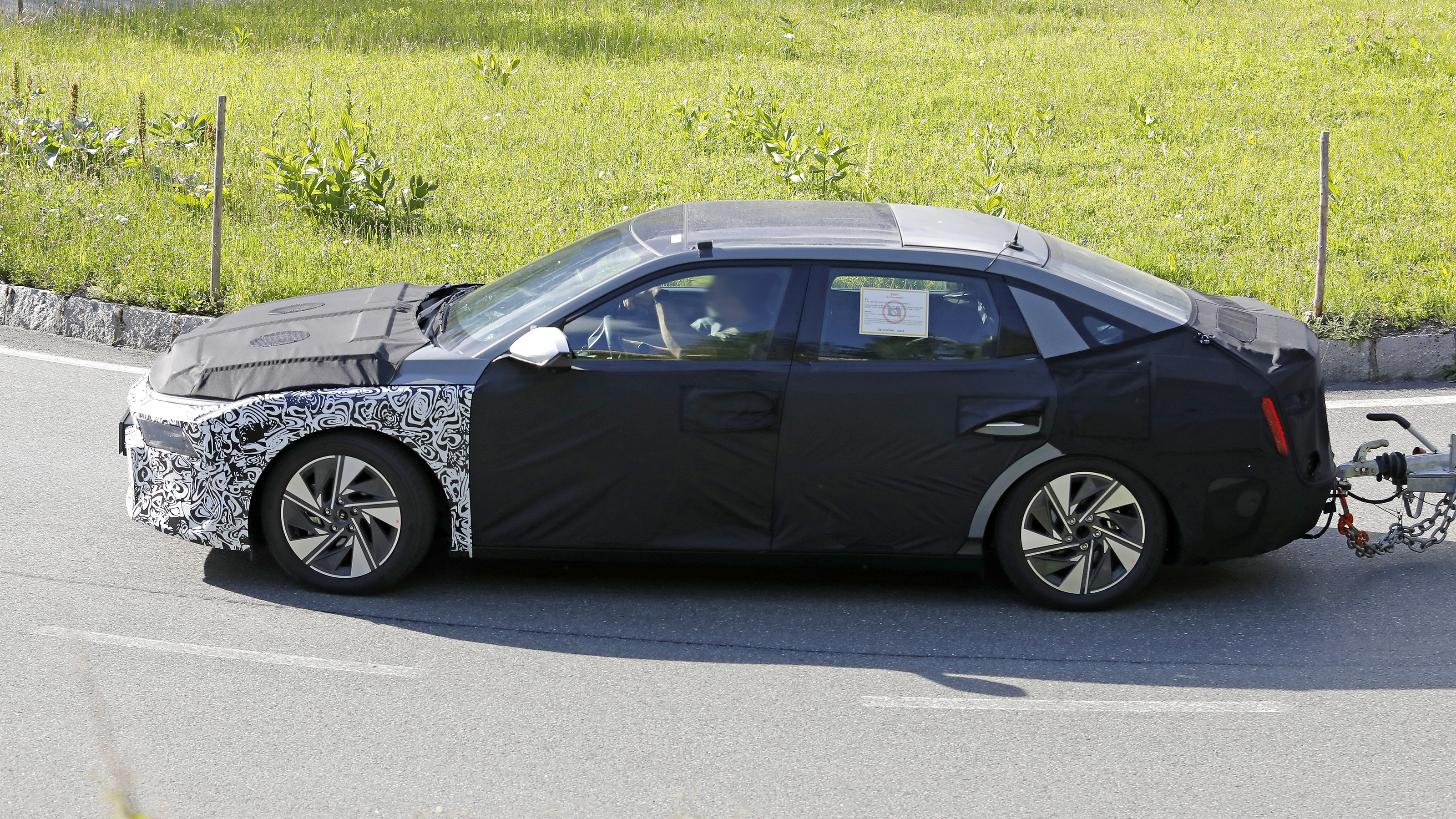 Hyundai Elantra testing - side profile
