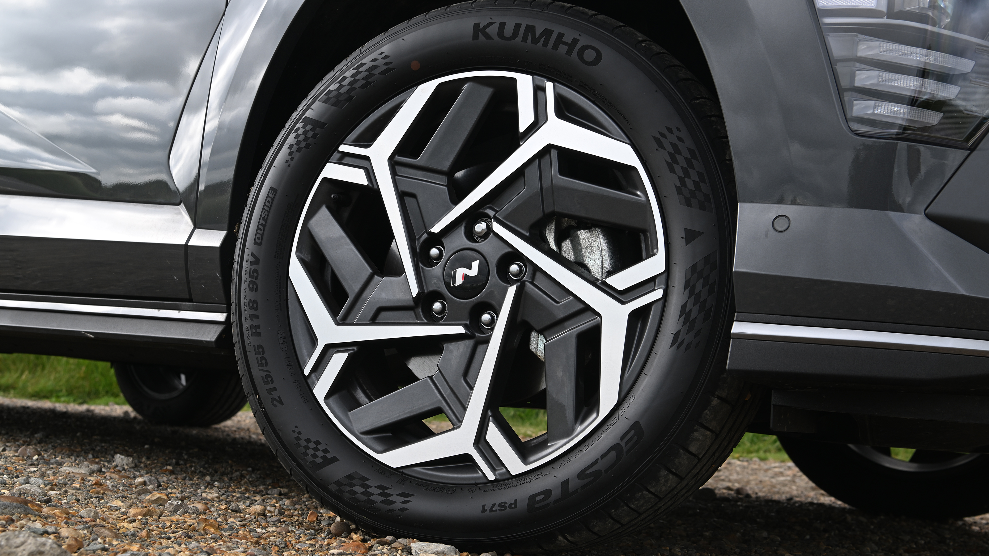 Hyundai Kona Hybrid - wheel