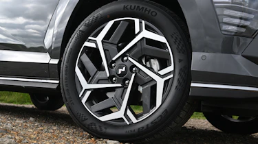 Hyundai Kona Hybrid - wheel