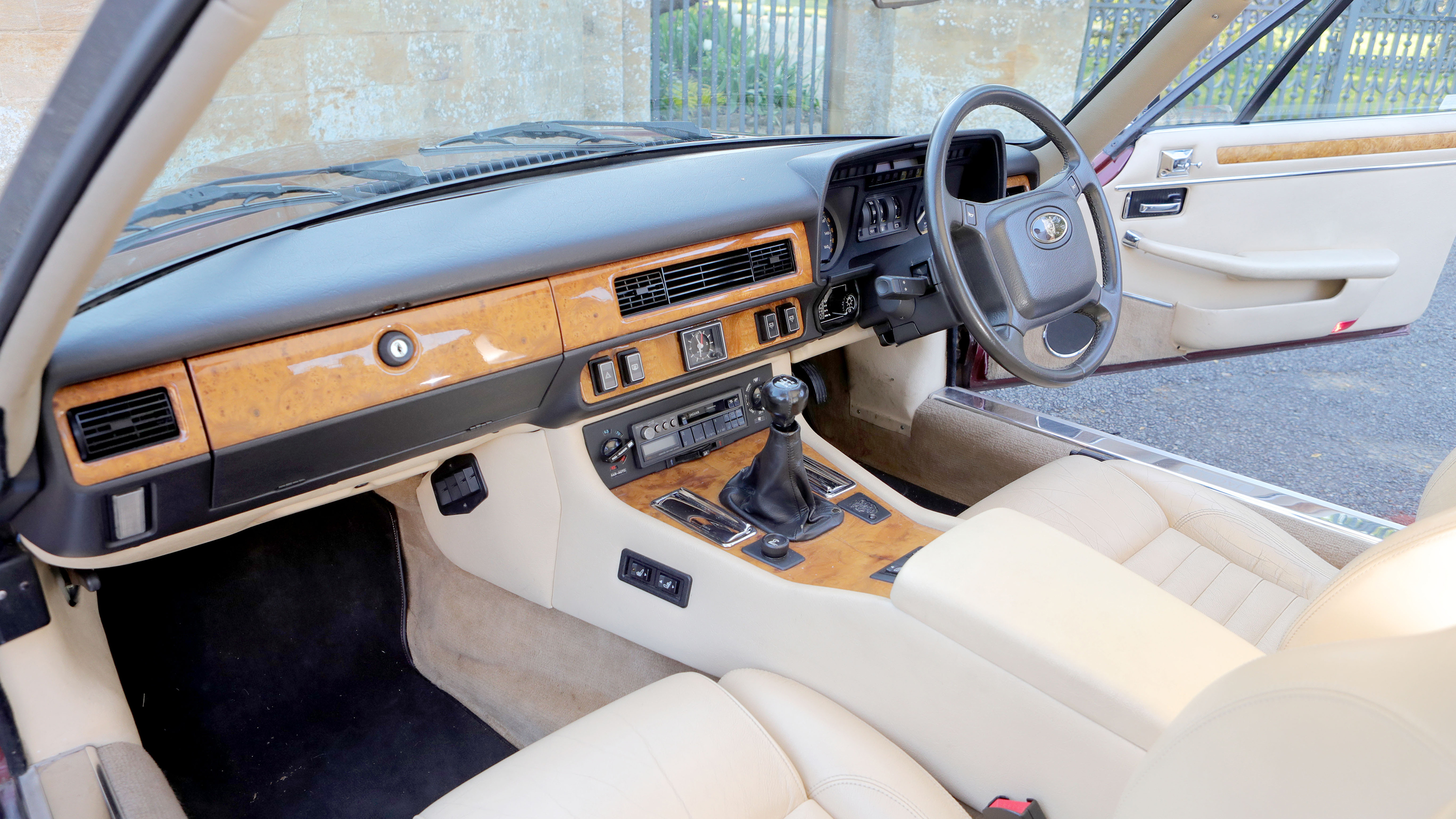 Jaguar XJS - interior overview