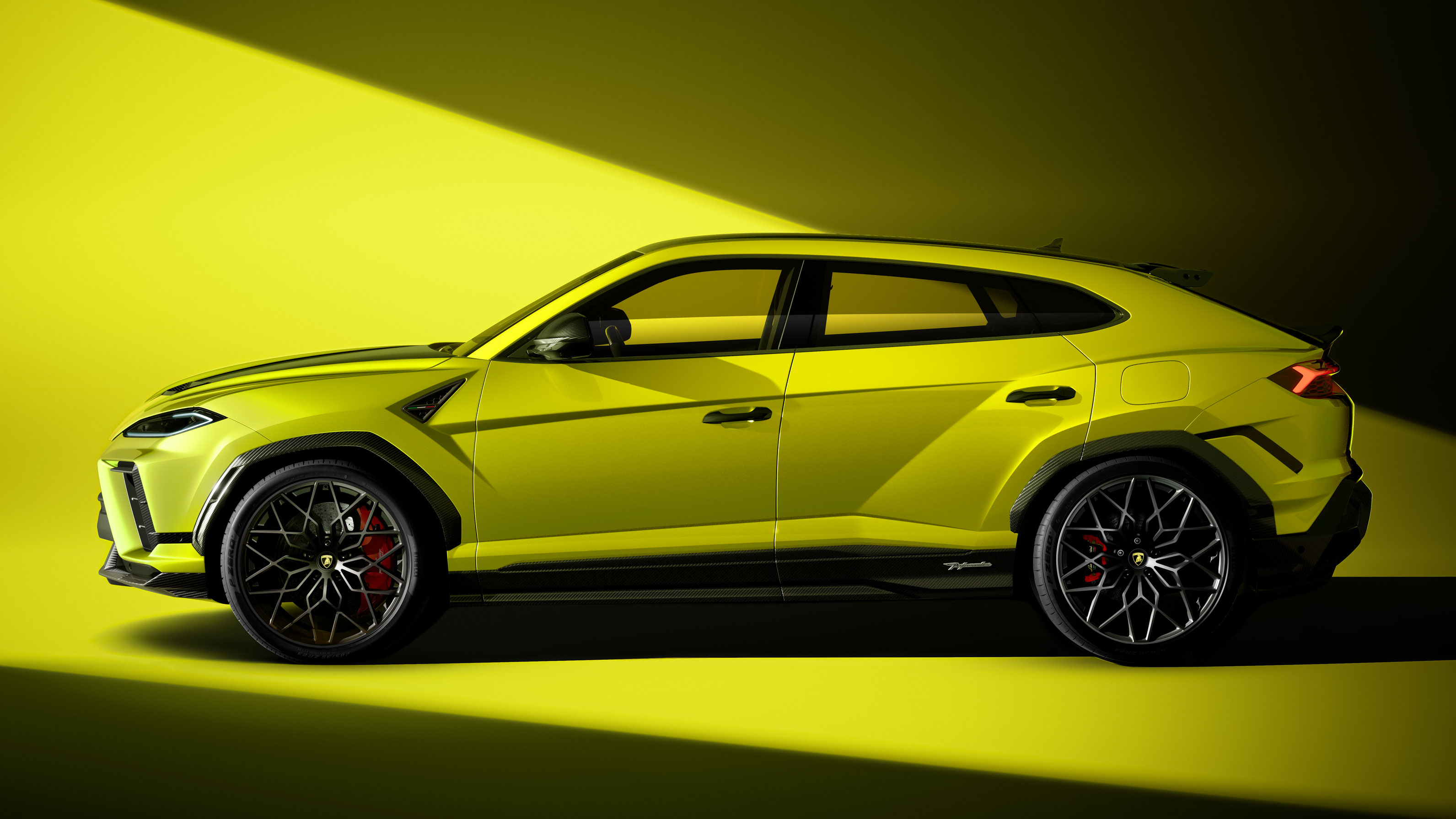 Lamborghini Urus SE Performante - side
