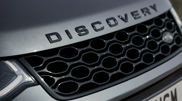 Land Rover Discovery Sport - grille