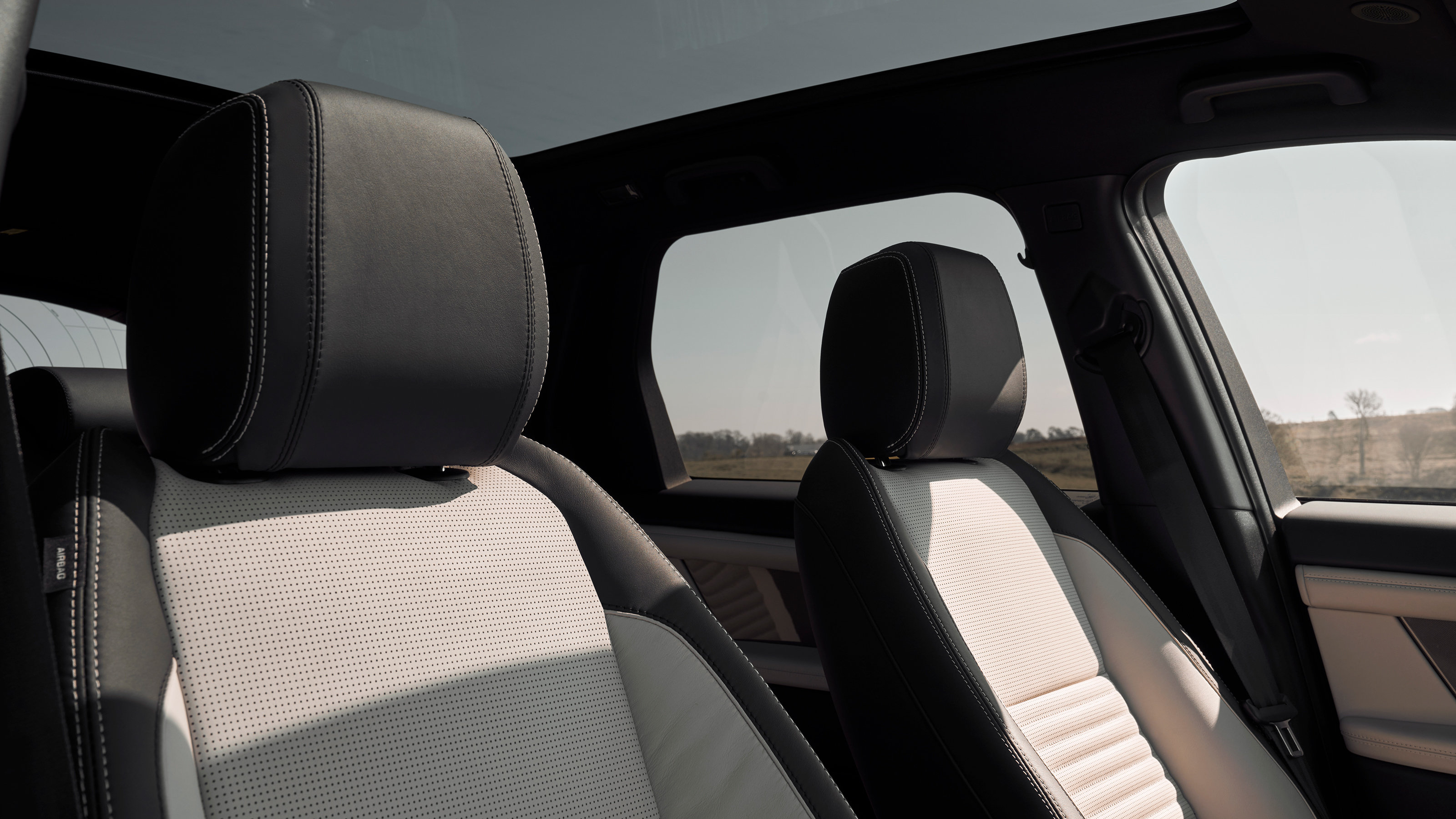 Land Rover Discovery Sport - front seats