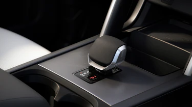 Land Rover Discovery Sport - gear selector