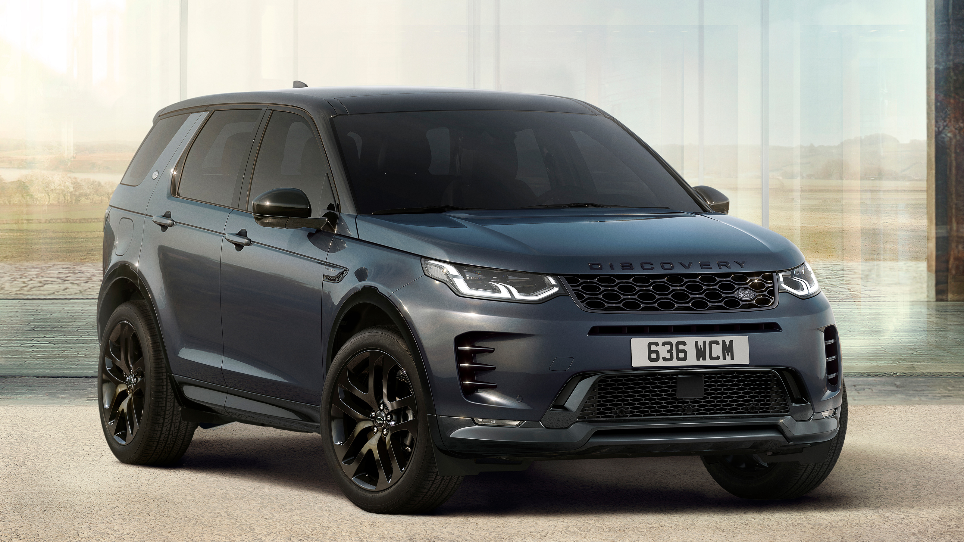 Land Rover Discovery Sport - front static