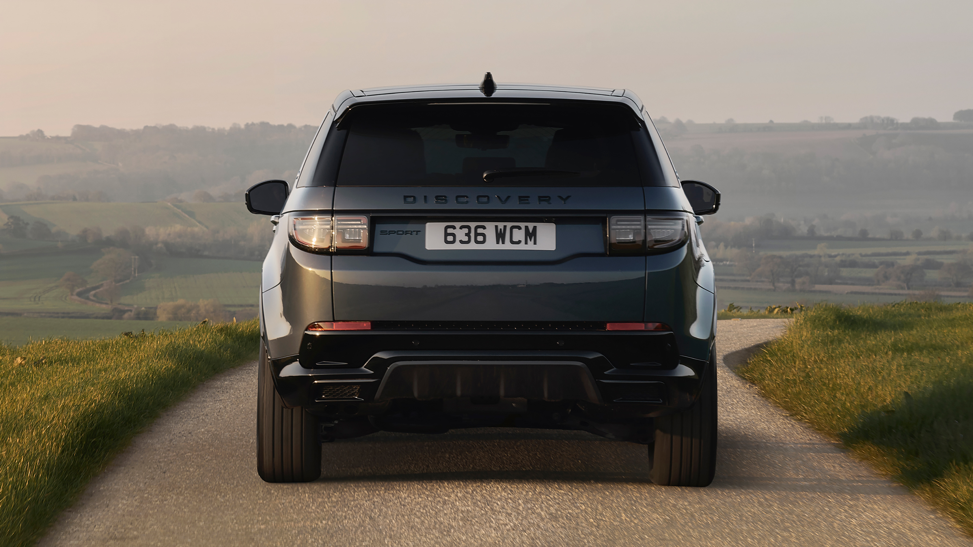 Land Rover Discovery Sport - rear action