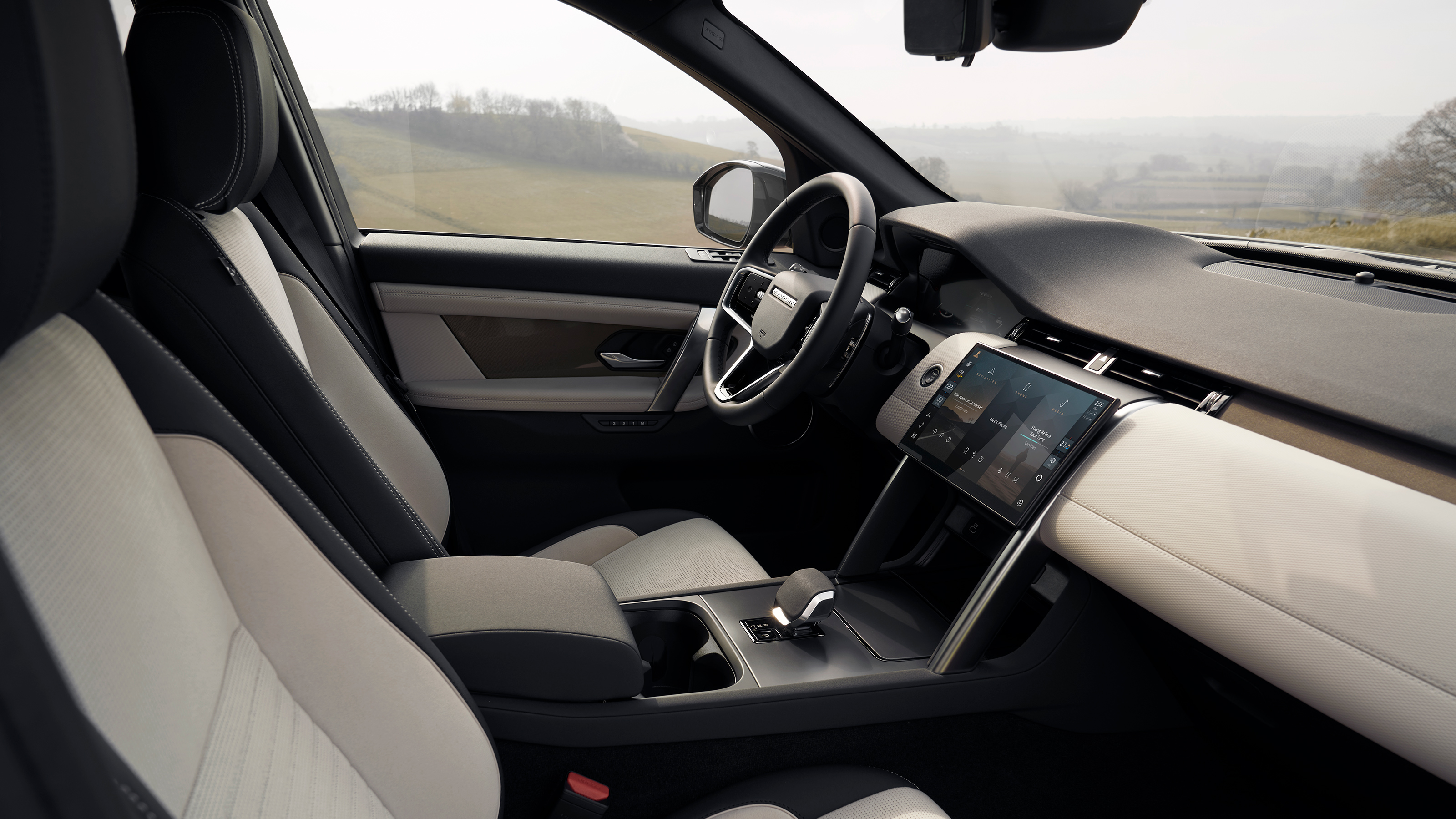 Land Rover Discovery Sport - interior