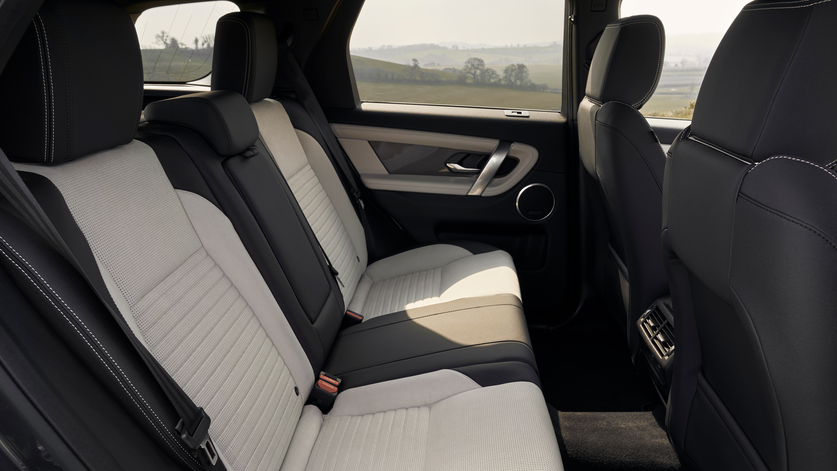 Land Rover Discovery Sport - rear seats