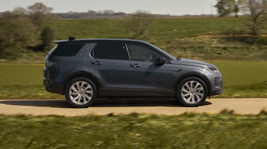 Land Rover Discovery Sport - side action