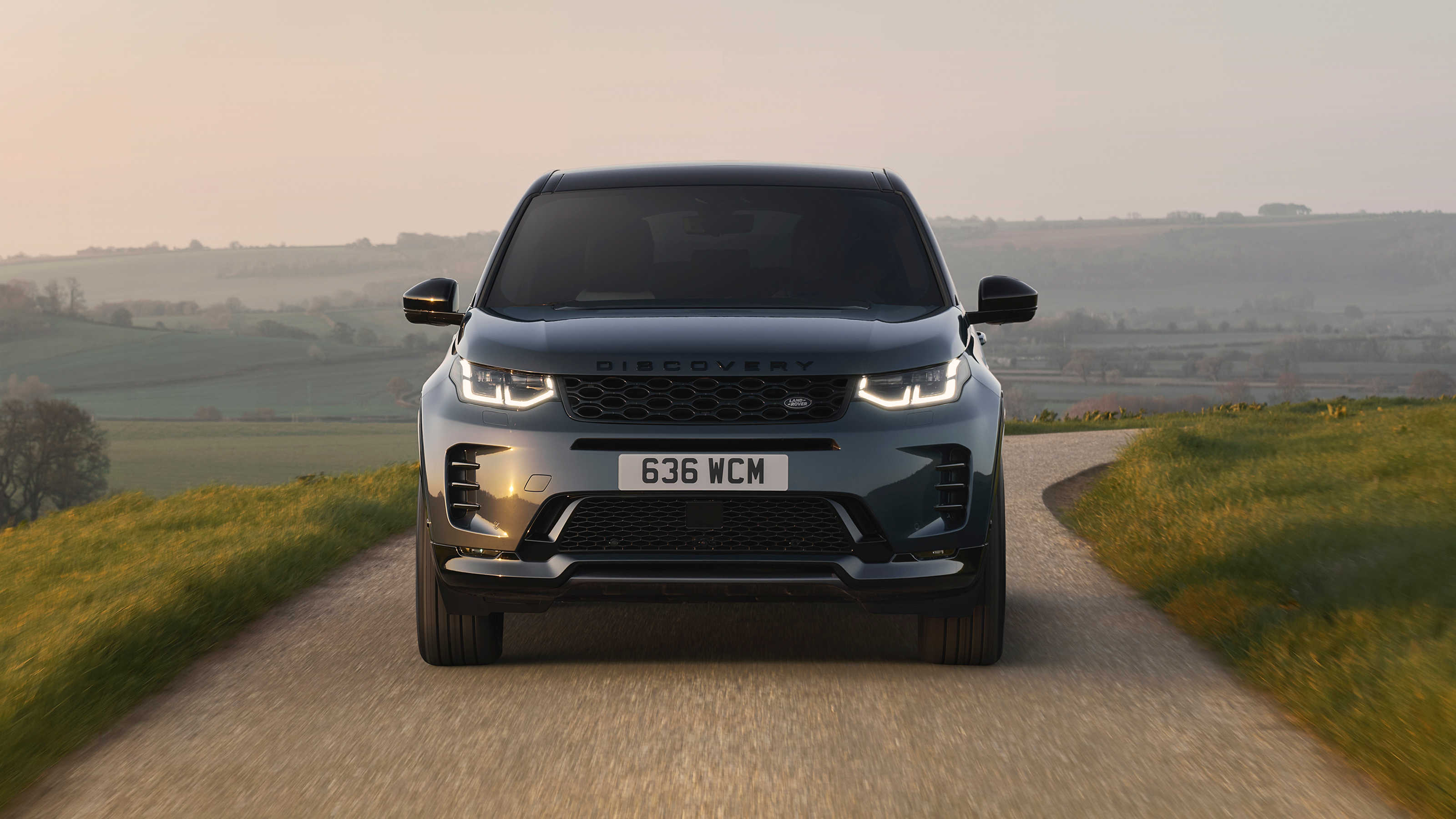 Land Rover Discovery Sport - front action