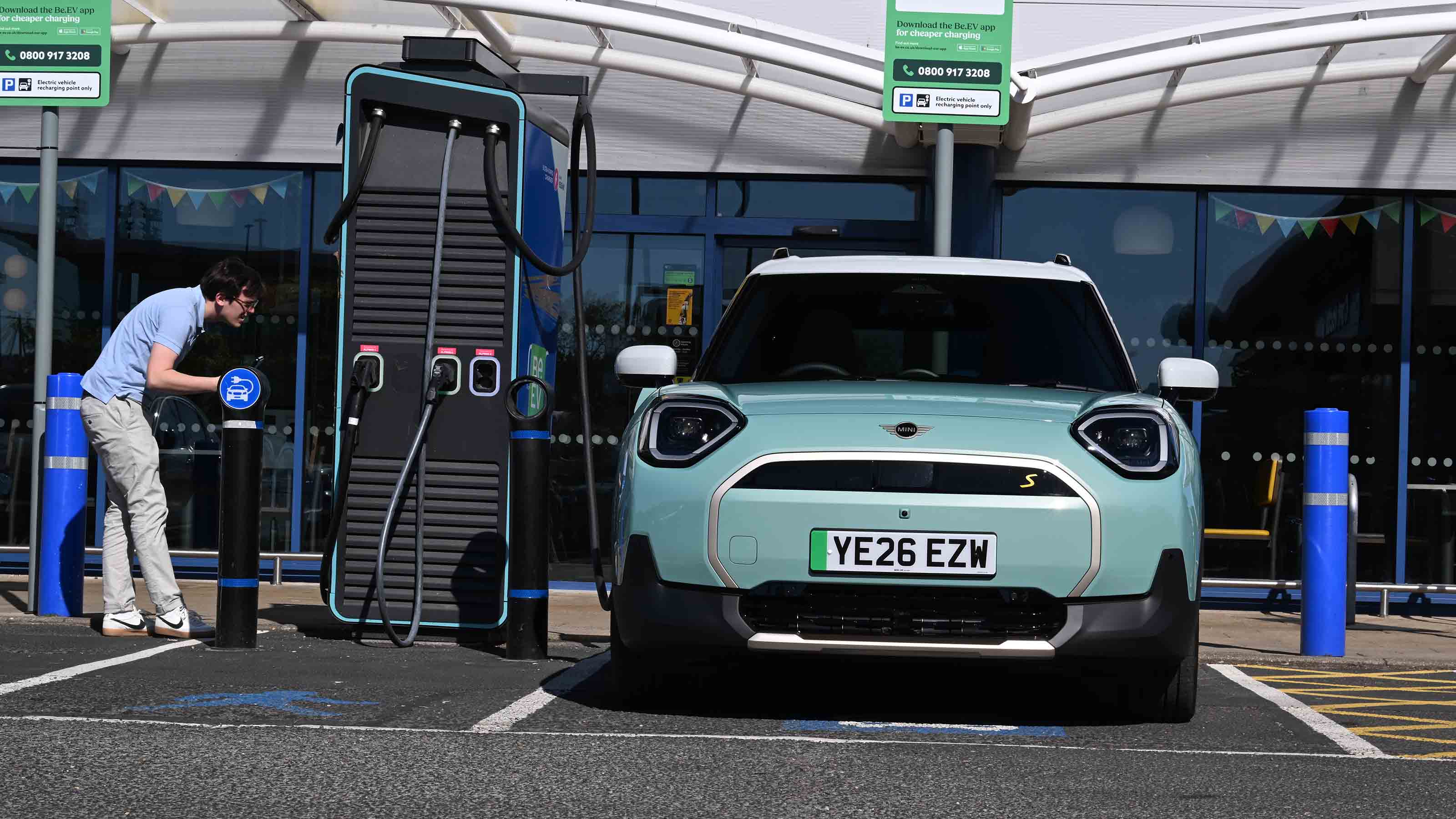 MINI Aceman LT - DC rapid charging