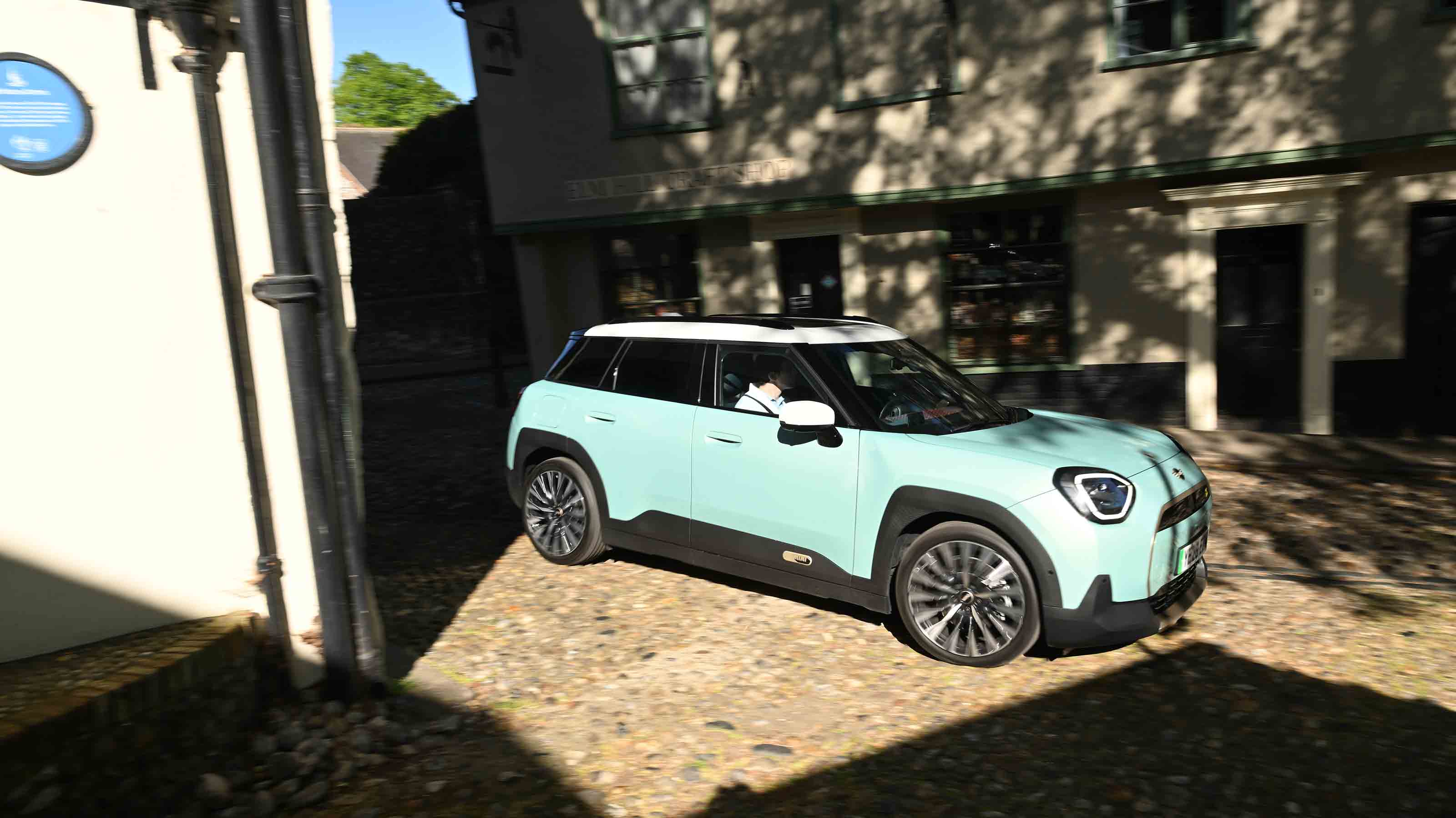 MINI Aceman LT - side panning