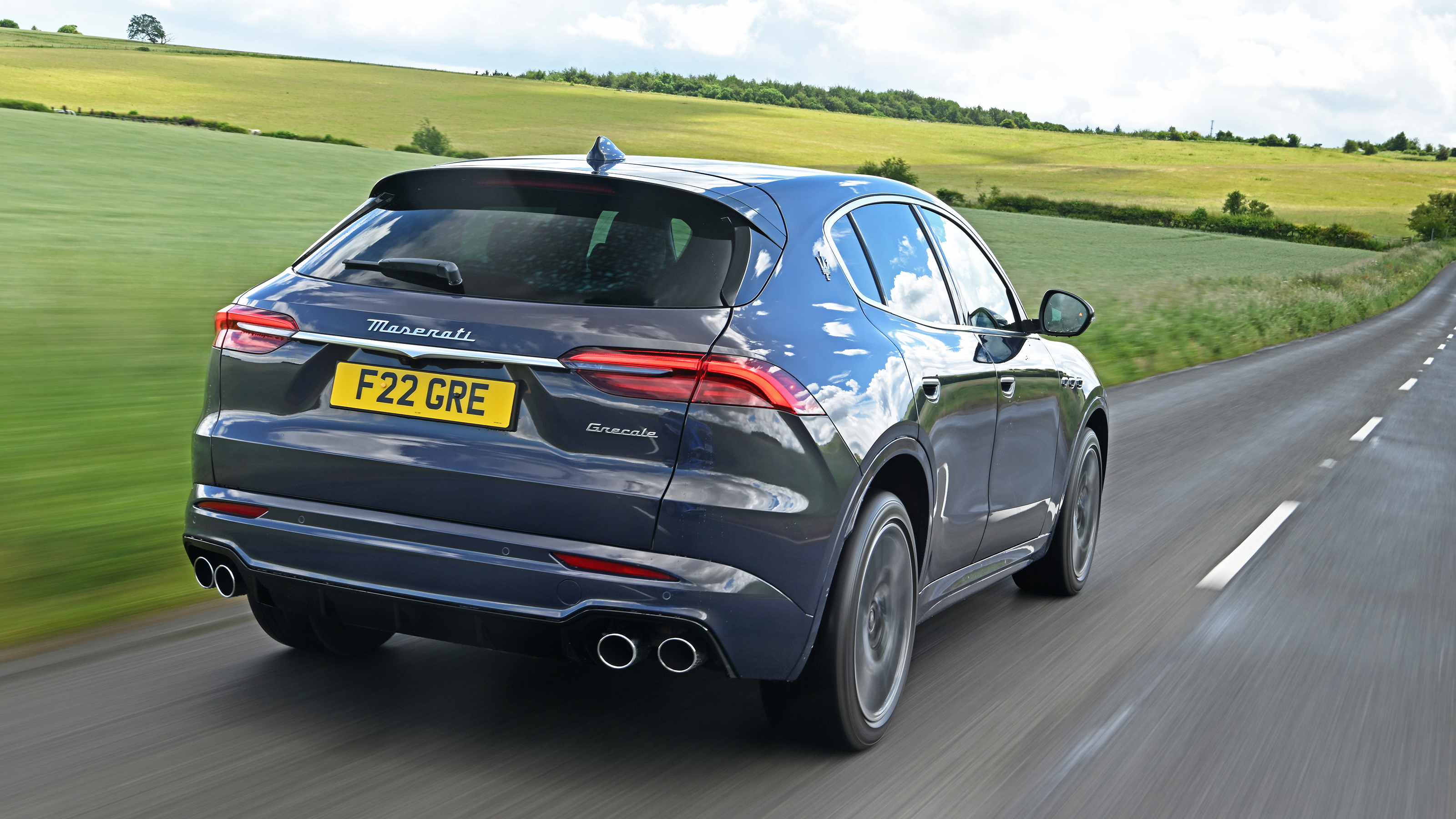 New Maserati Grecale 300 - rear tracking 