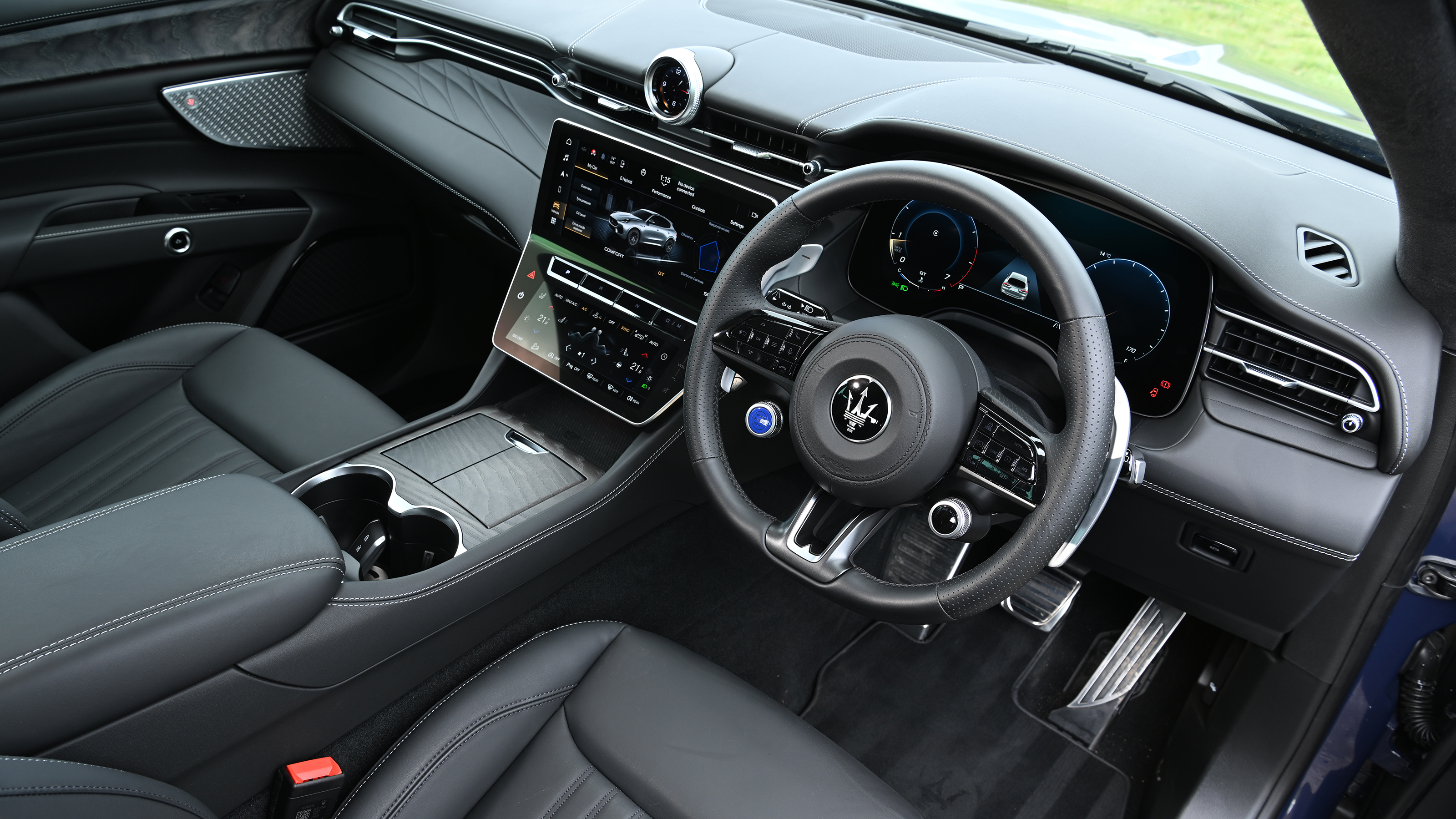New Maserati Grecale 300 - front interior 