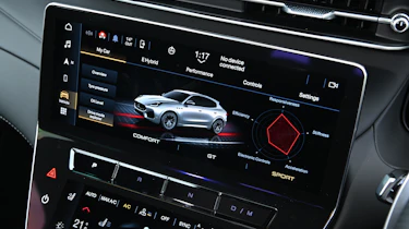 New Maserati Grecale 300 - infotainment screen