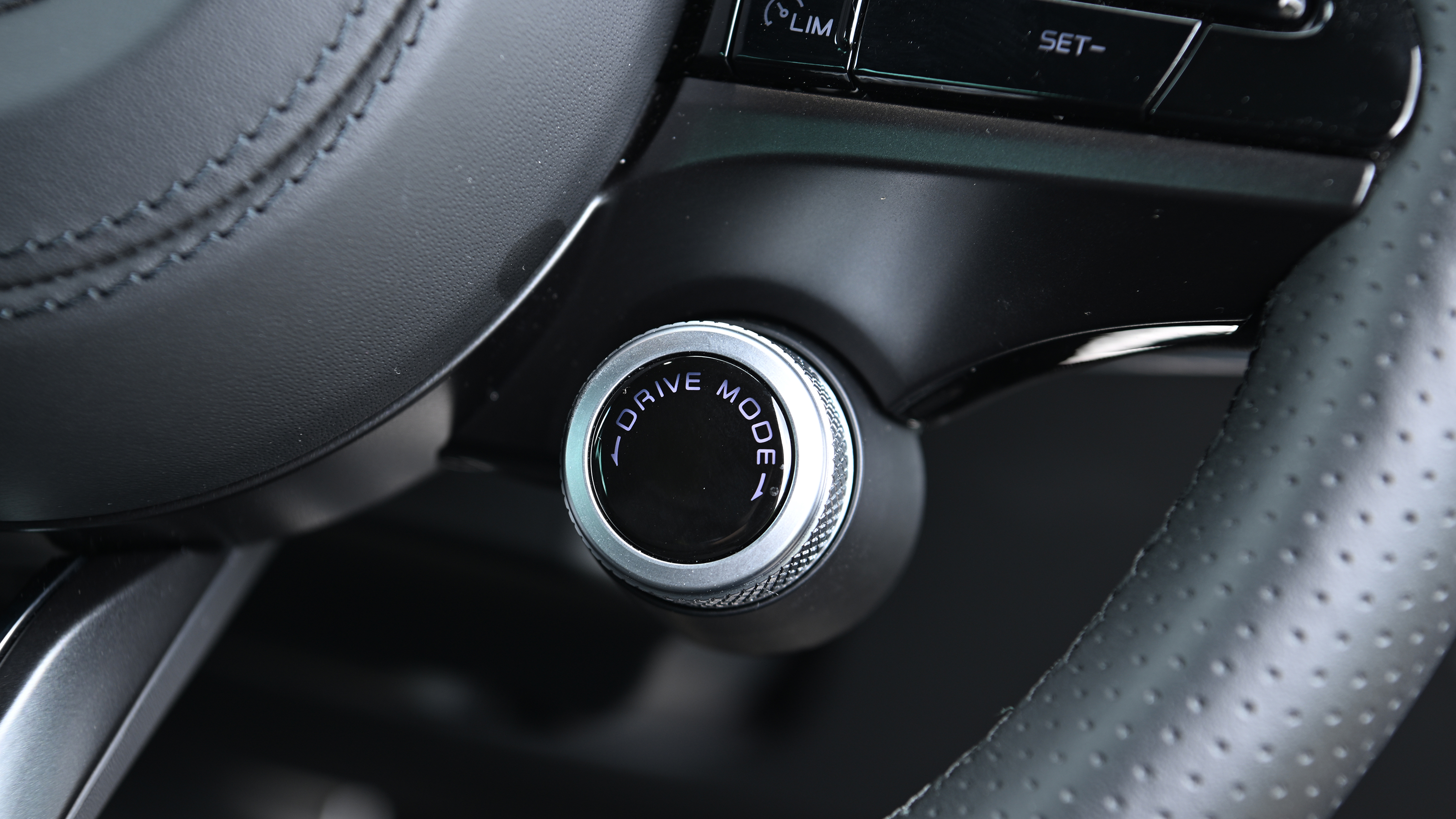New Maserati Grecale 300 - driver mode button 