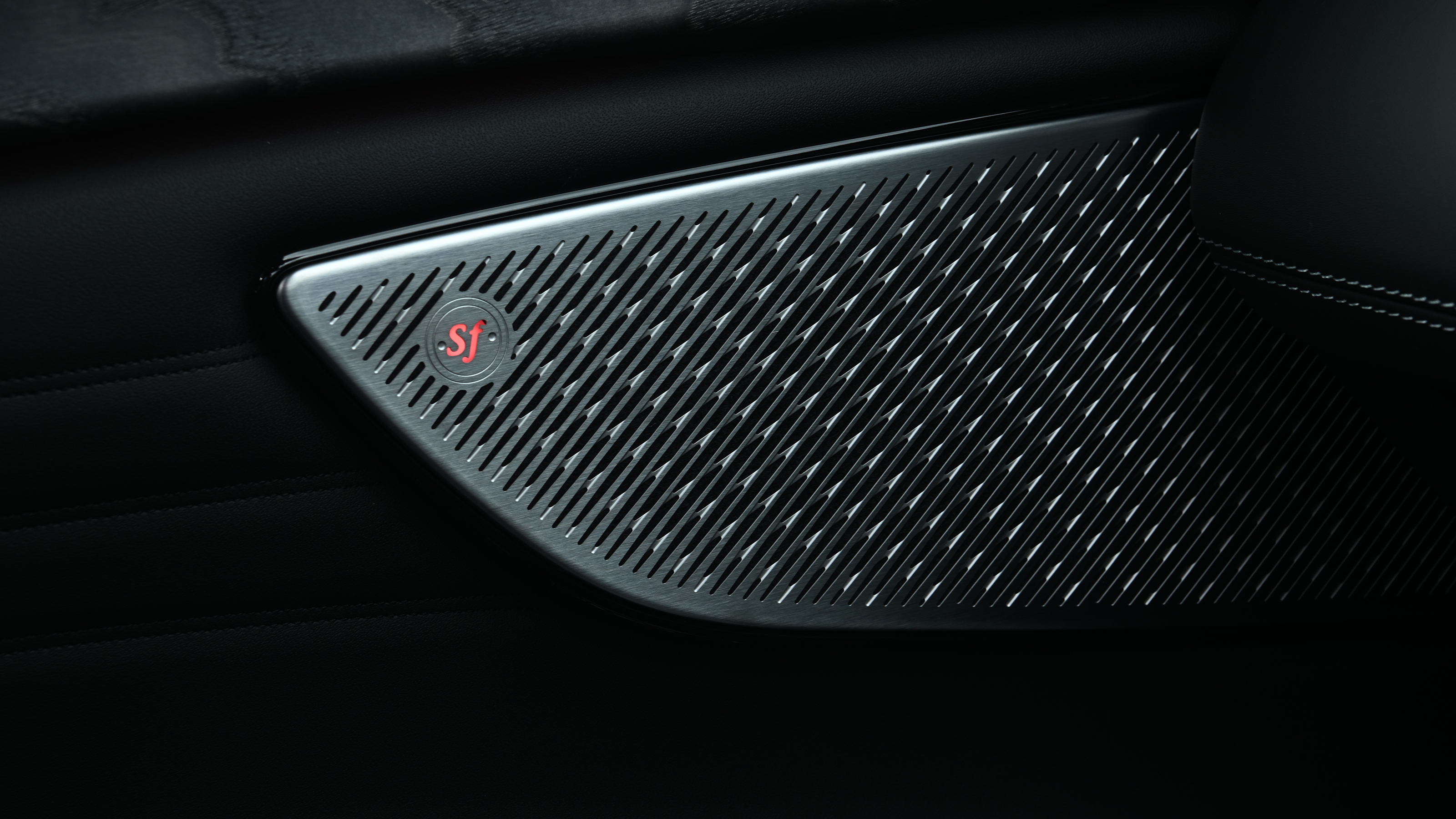 New Maserati Grecale 300 - speaker
