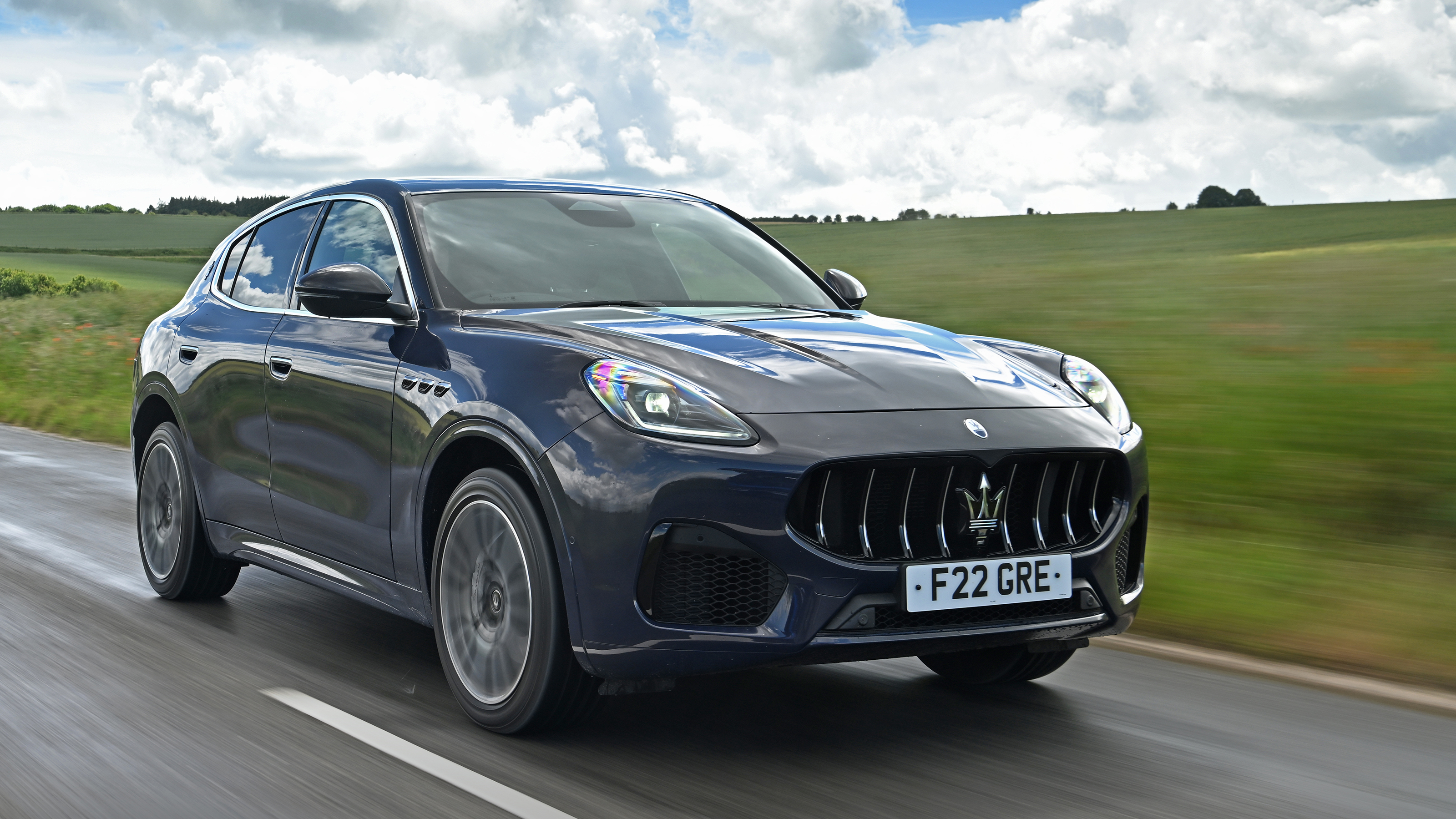 New Maserati Grecale 300 - front tracking