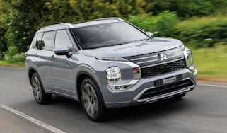 Mitsubishi Outlander PHEV - front
