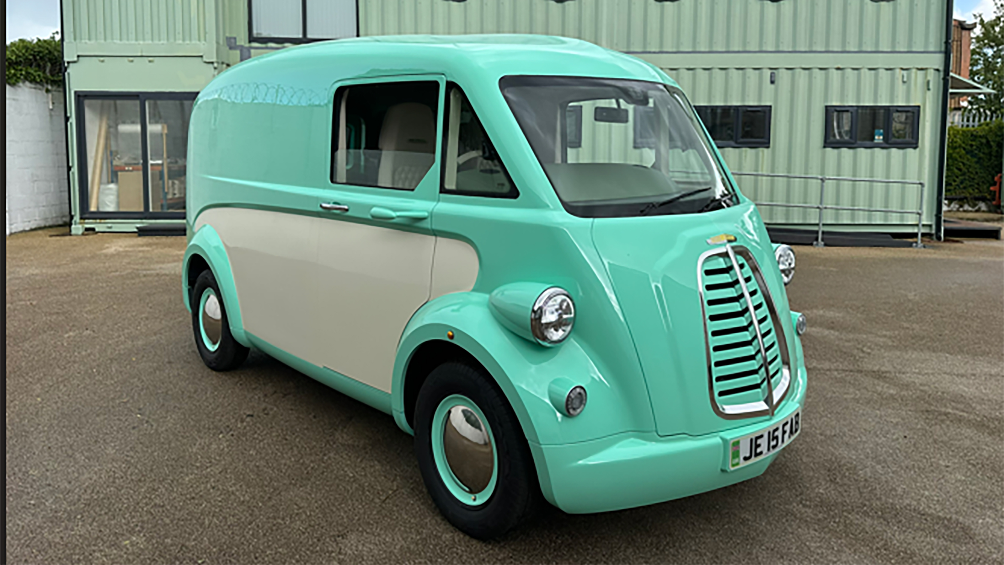 New Morris JE electric van - front 