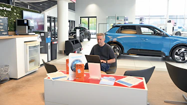 Nissan Qashqai e-Power Tekna+ - working in a dealer