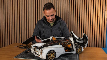 Pagani Utopia Coupé - Bianco Perla - 1:8 Scale Kit