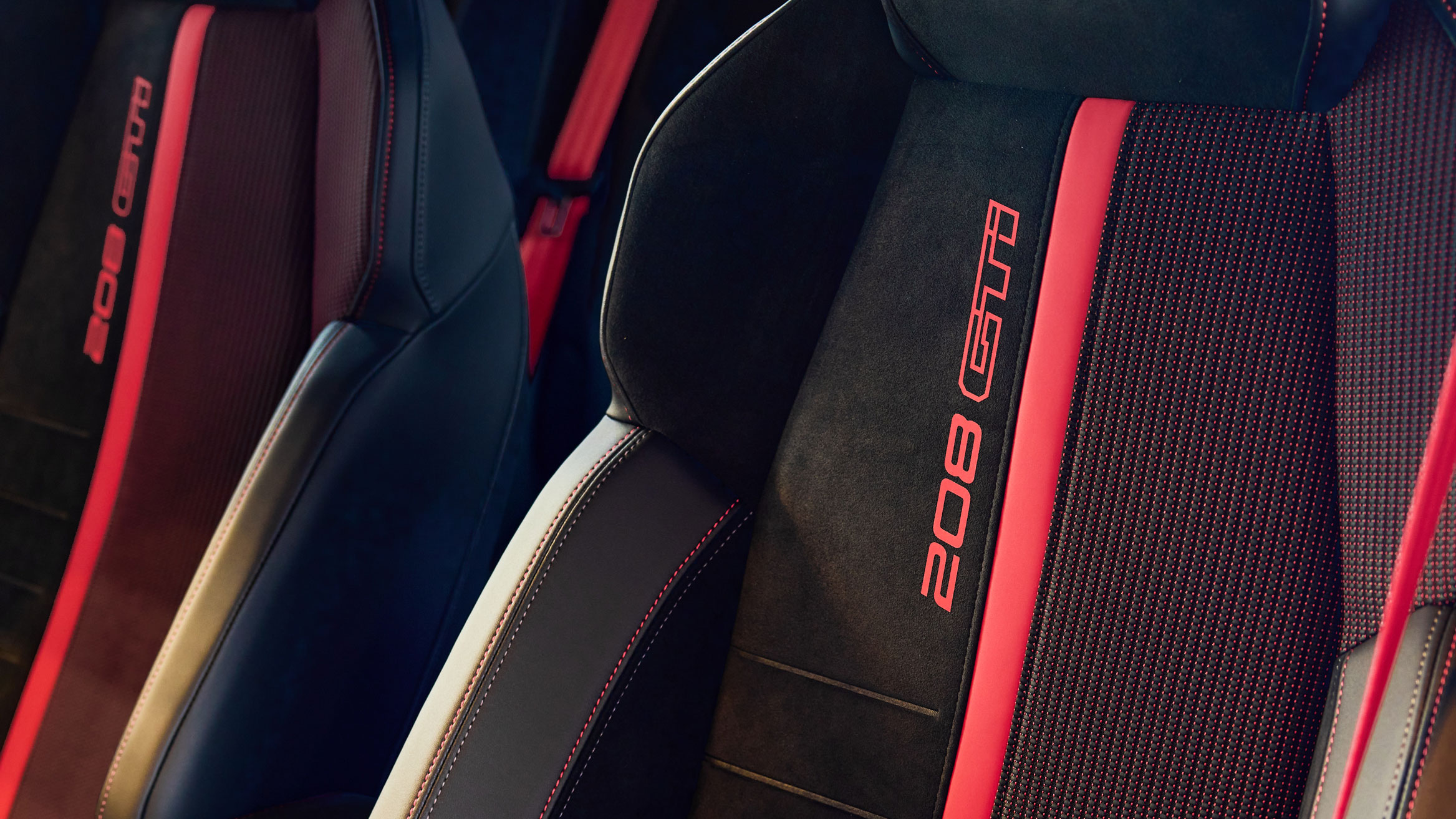 Peugeot E-208 GTi - seats