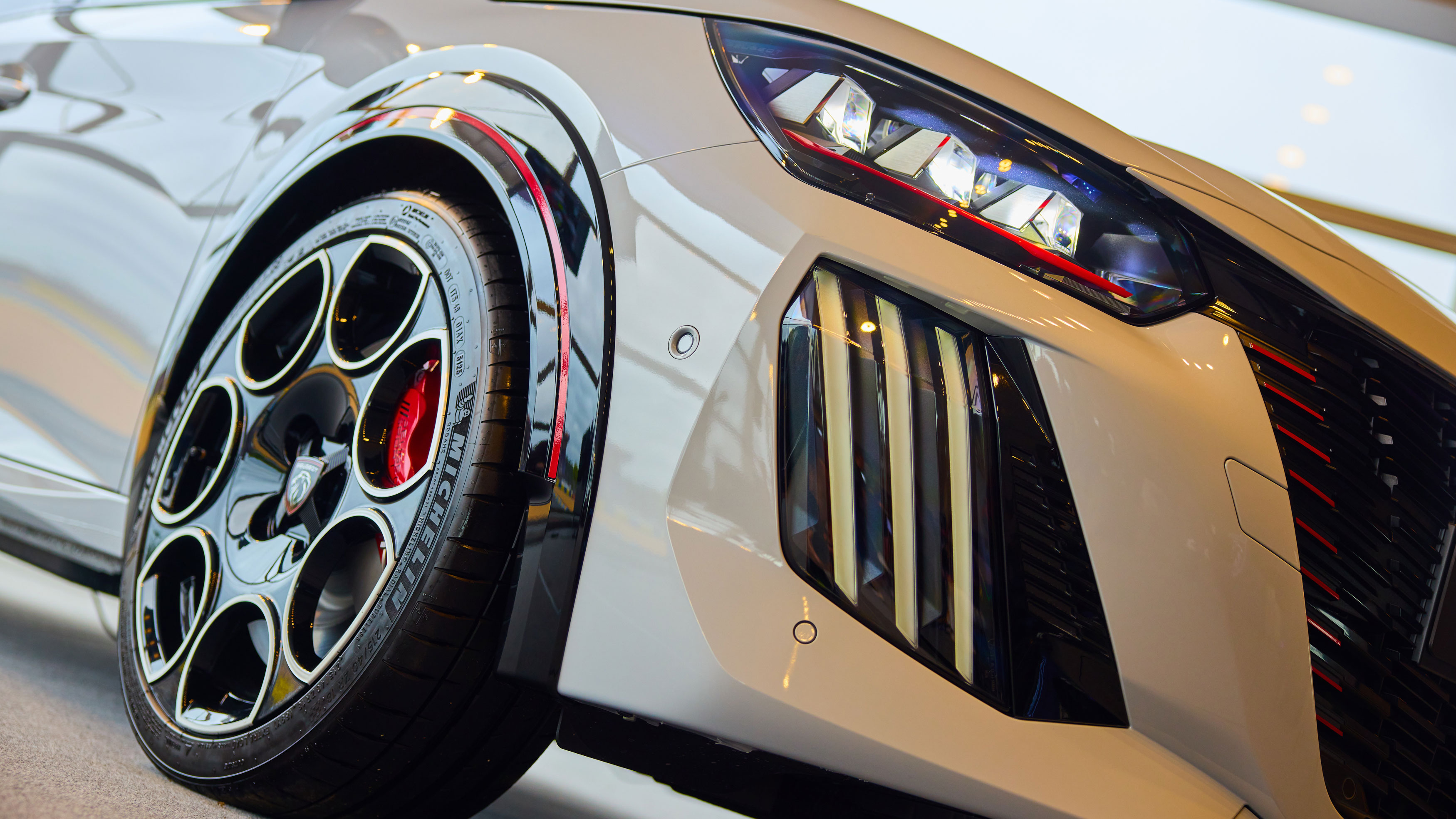 Peugeot E-208 GTi - front detail