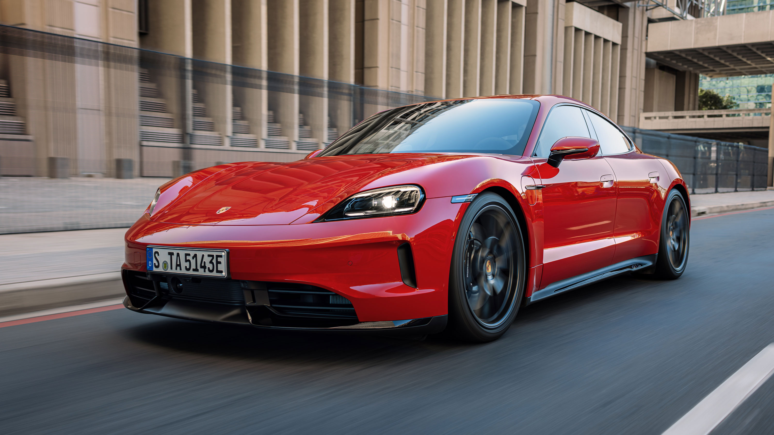 Porsche Taycan - front action