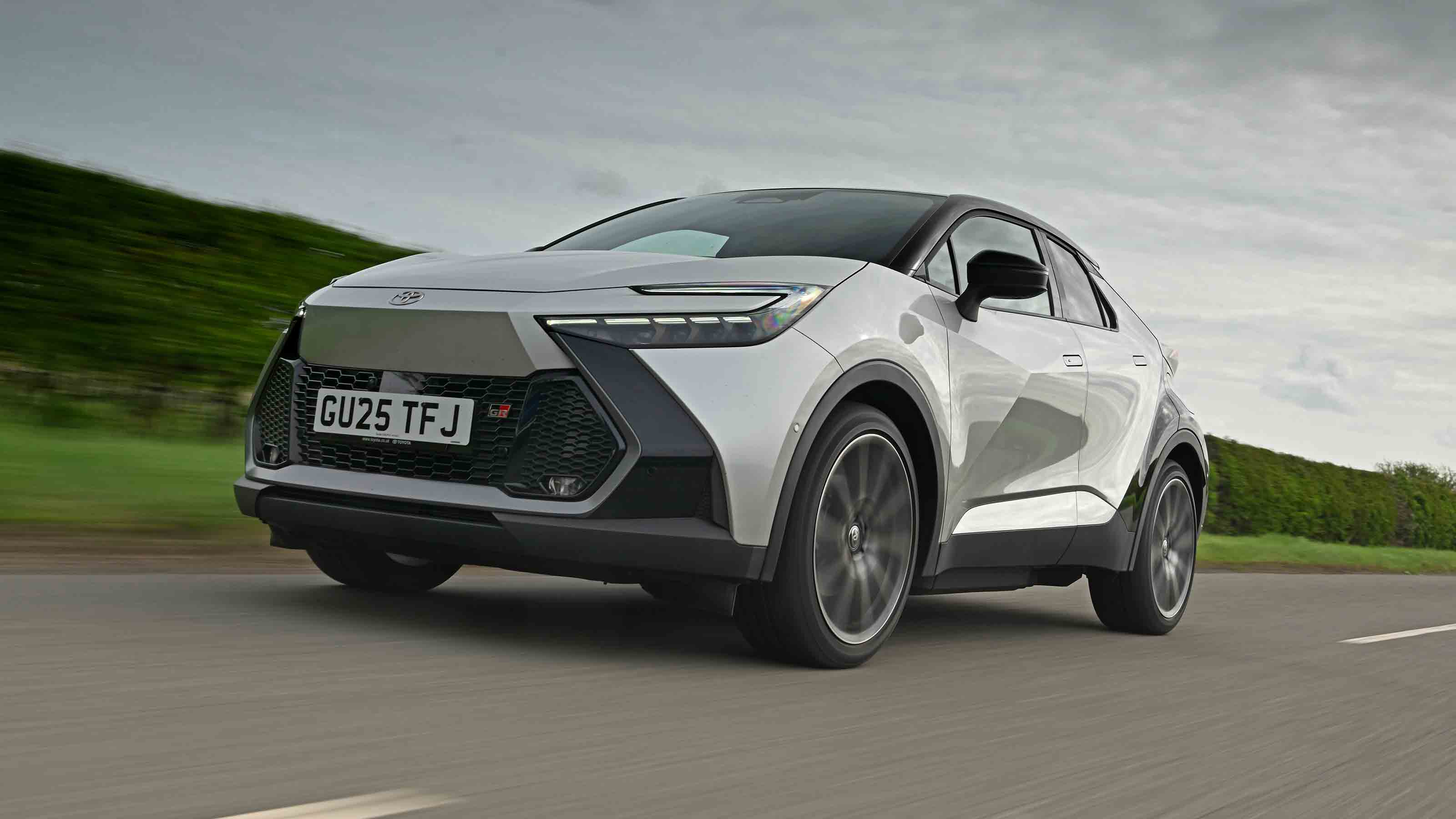 Toyota C-HR - main image