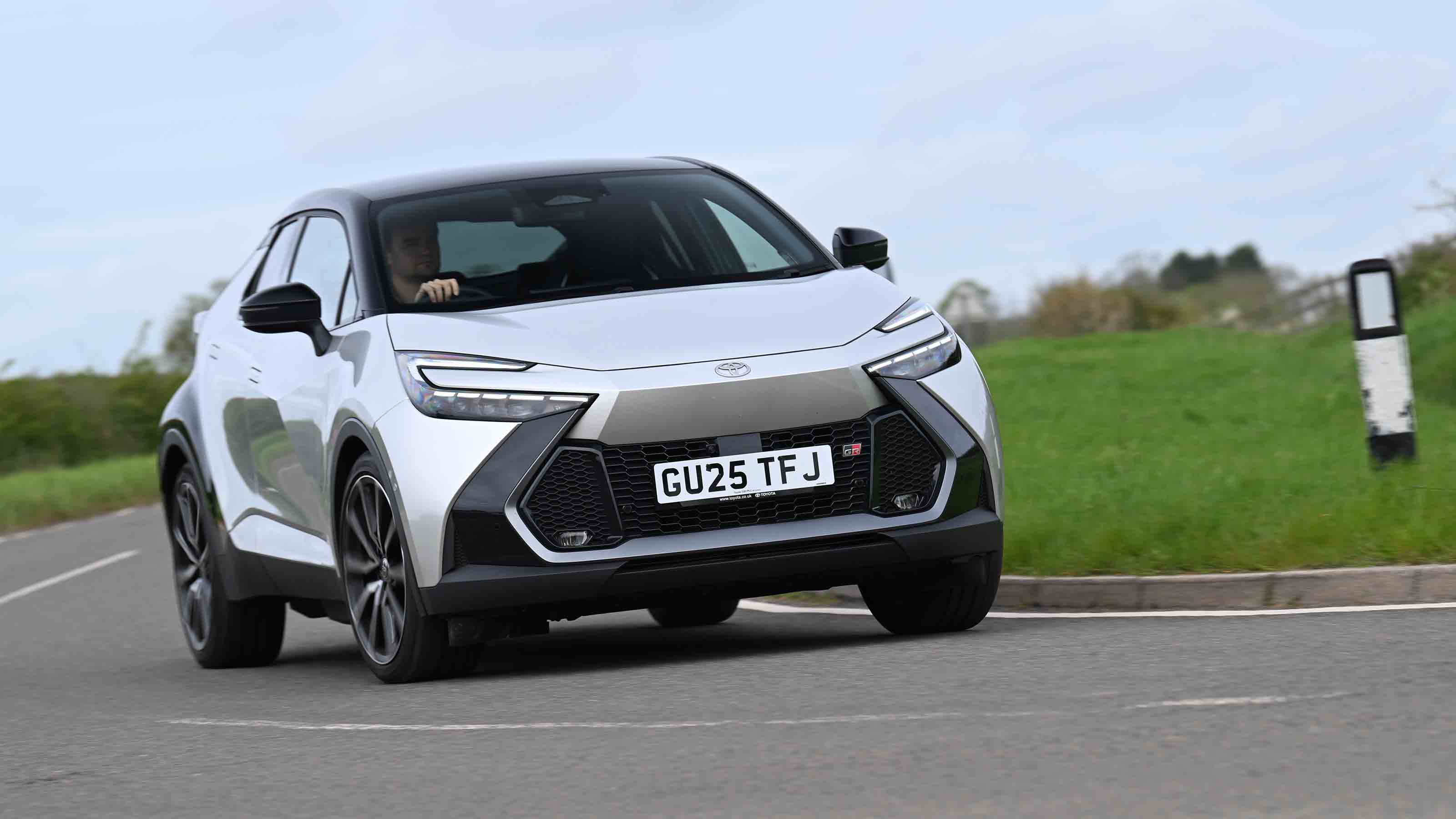 Toyota C-HR - front cornering