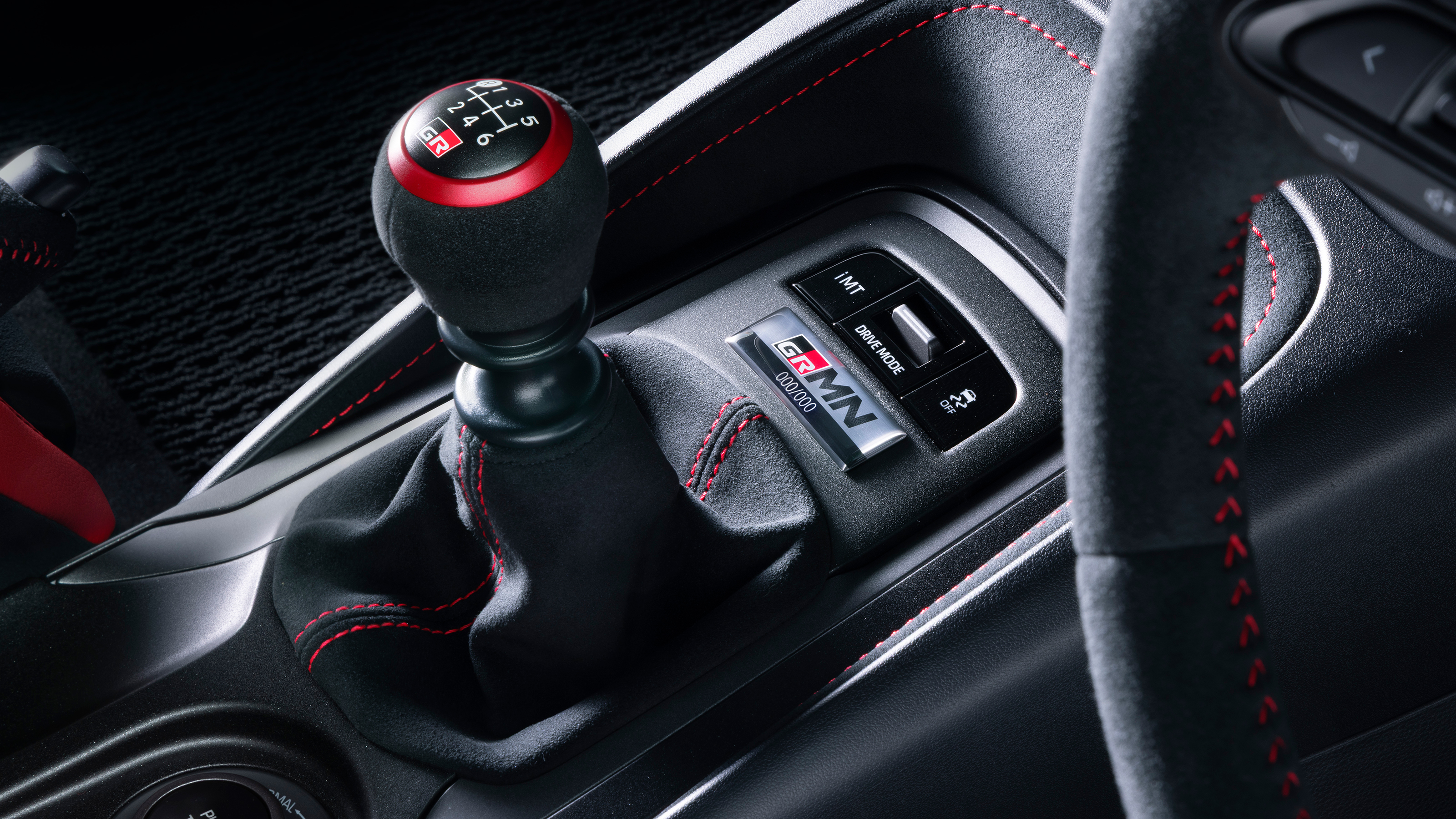 Toyota GRMN Corolla - gear stick