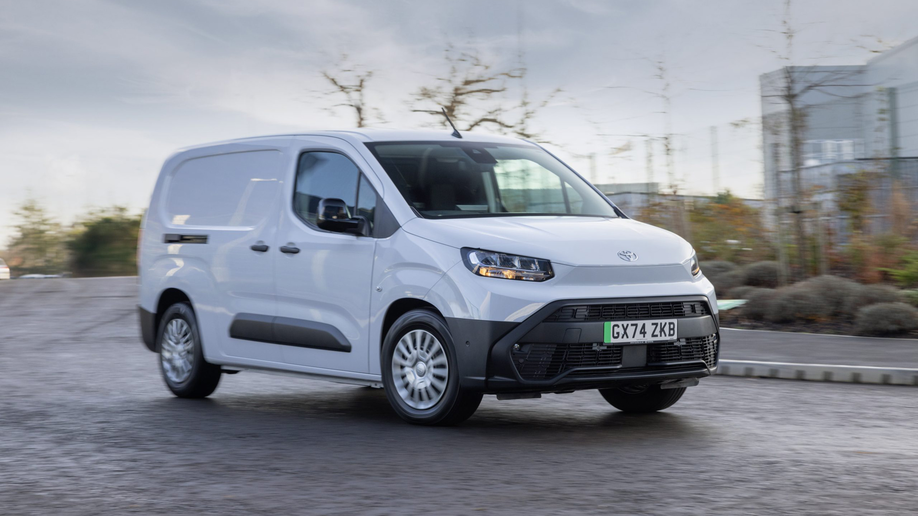Toyota Proace City - front tracking
