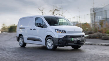 Toyota Proace City - front tracking