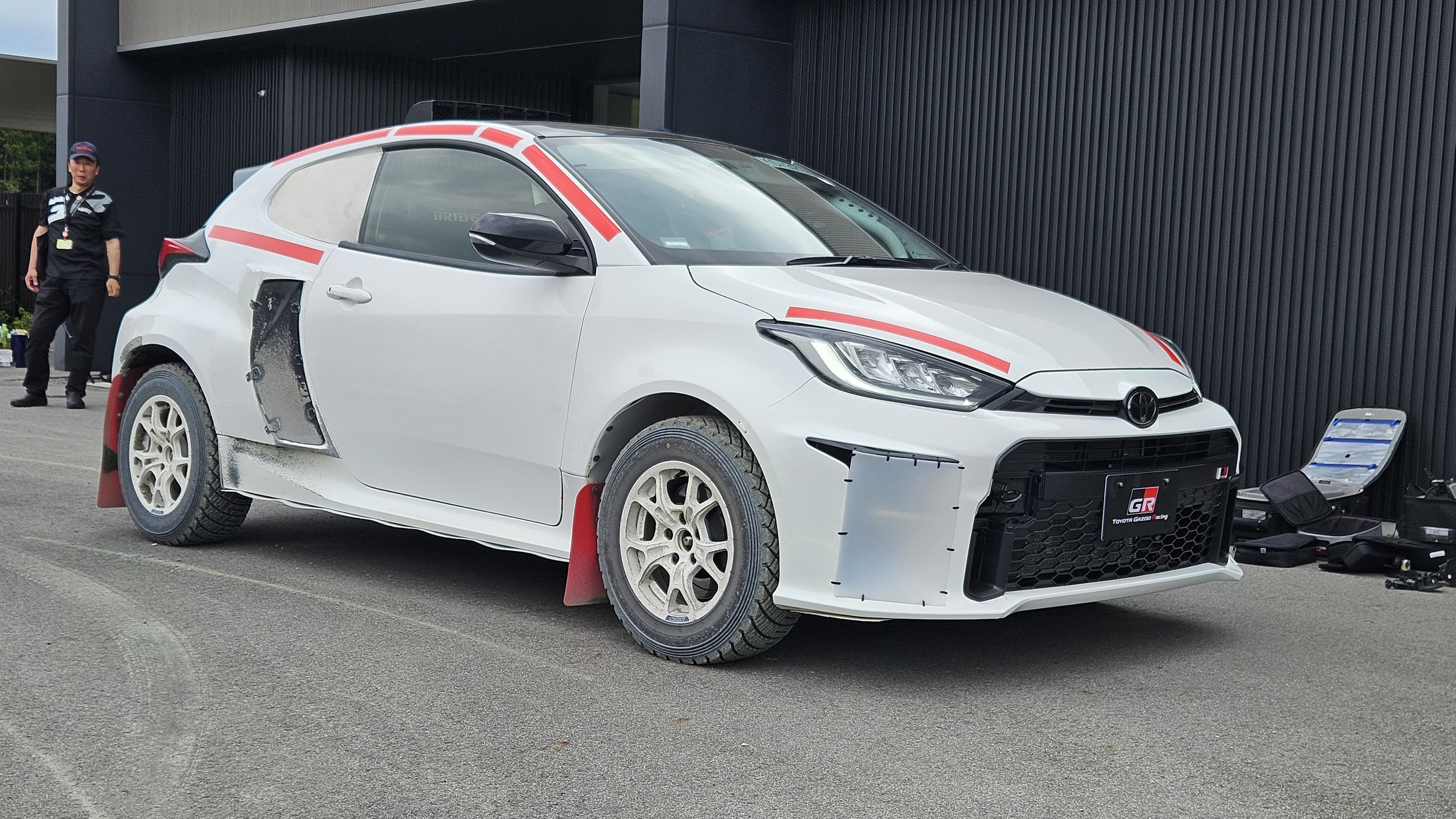 Toyota mid-engined prototype - white front 3/4