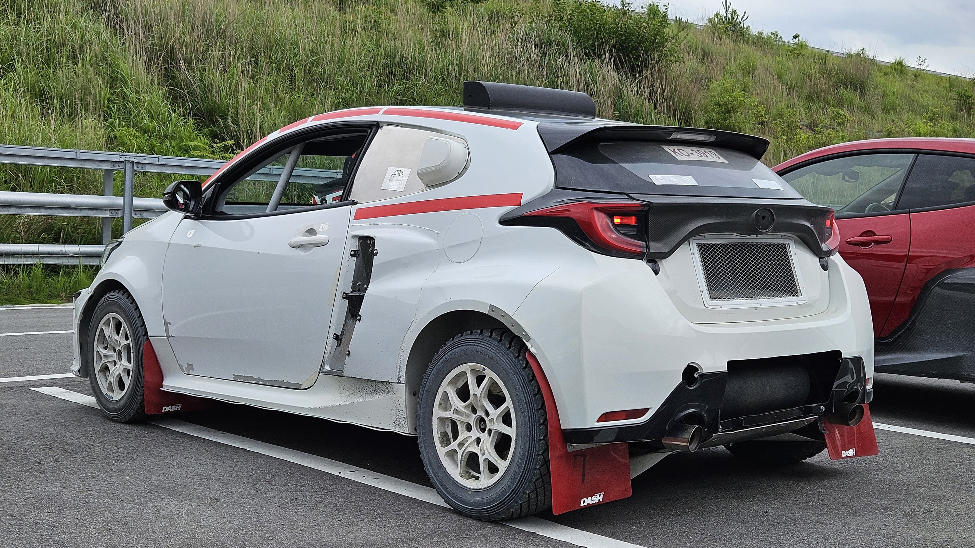 Toyota mid-engined prototype - white rear 3/4