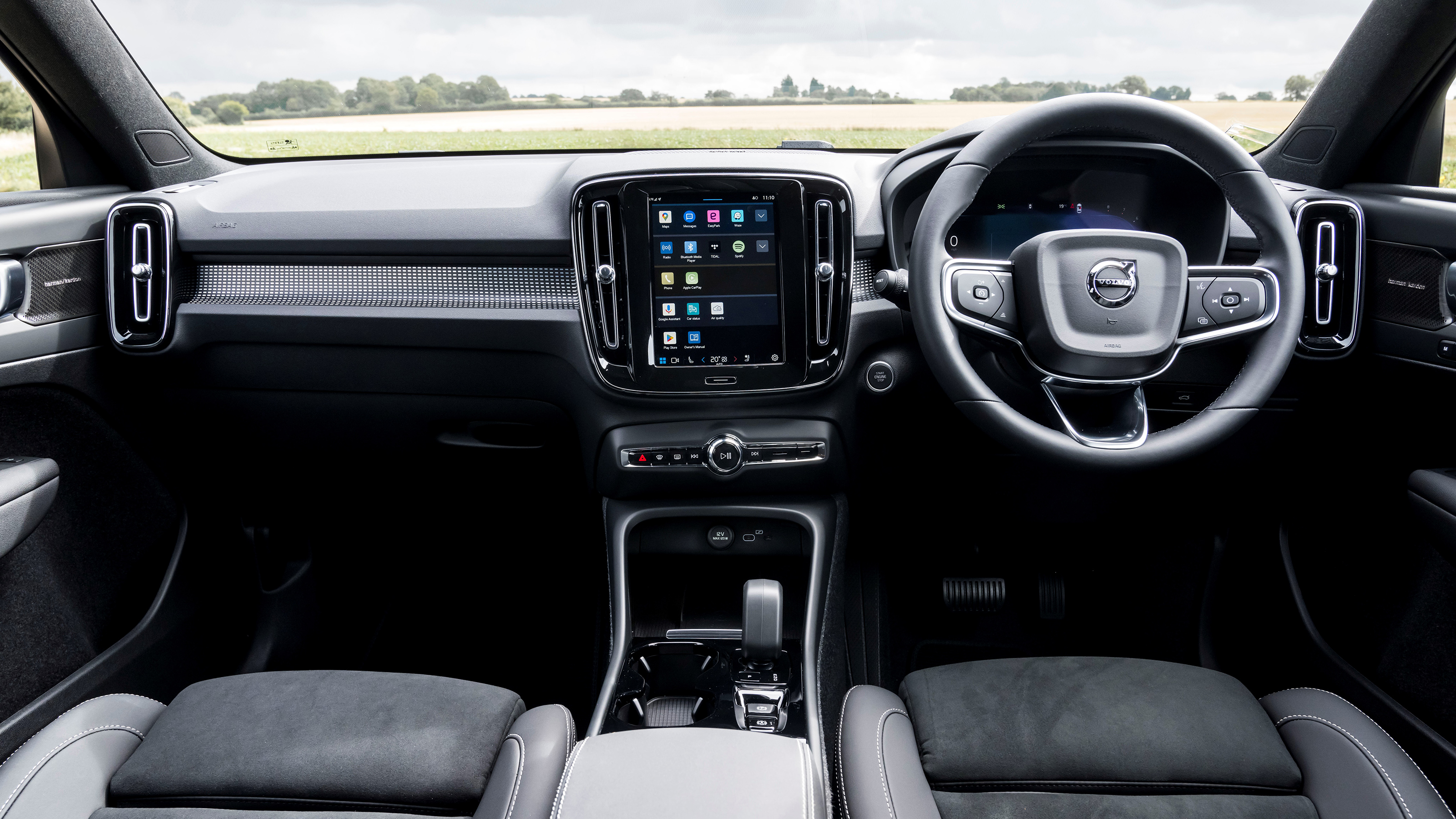 Volvo XC40 - interior