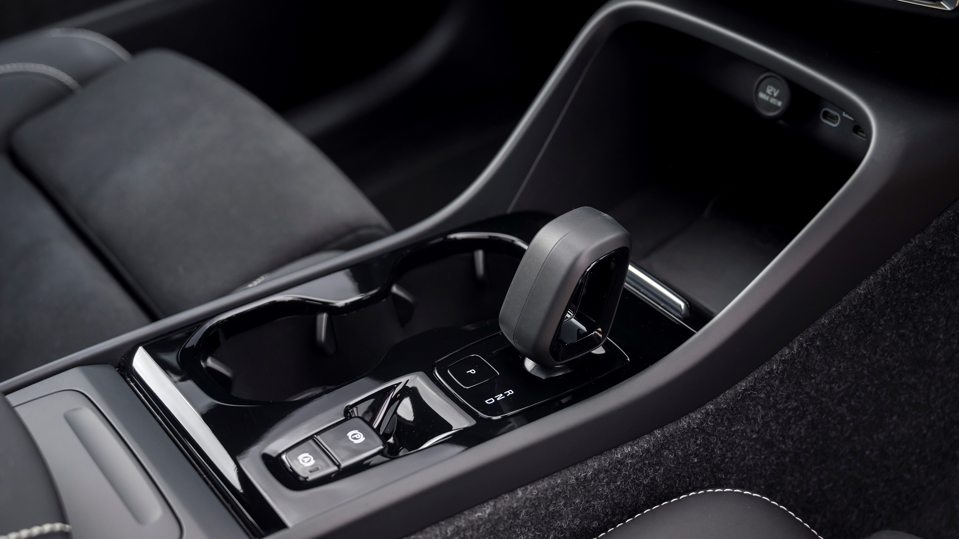 Volvo XC40 - gear selector