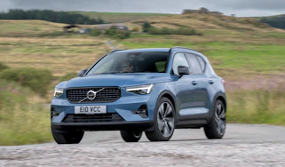 Volvo XC40 - front cornering