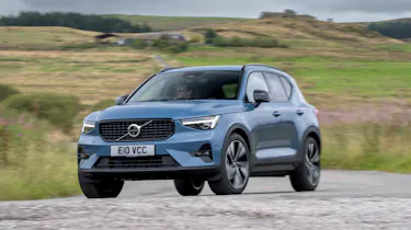 Volvo XC40 - front cornering