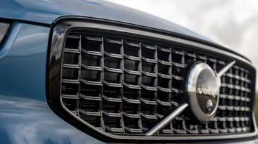 Volvo XC40 - grille