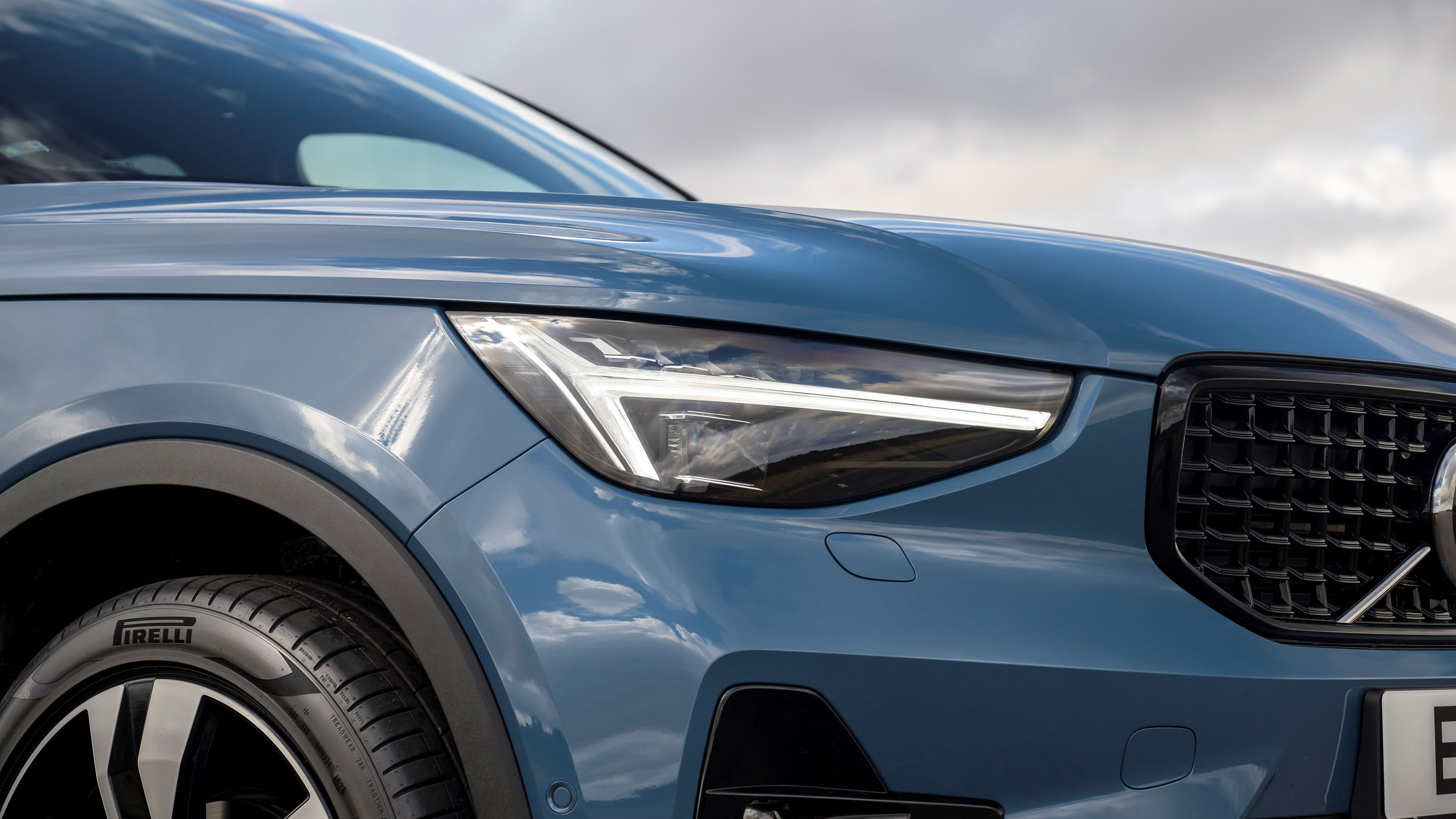 Volvo XC40 - headlight