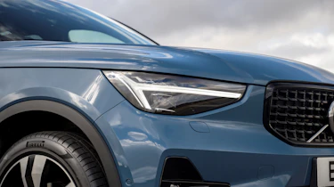 Volvo XC40 - headlight