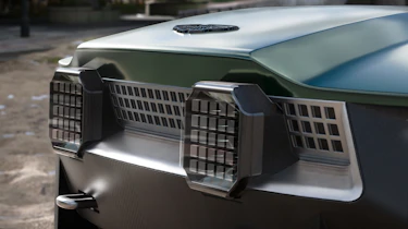 Aston Martin Dreadnought - lights