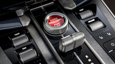 Aston Martin Vanquish 25 - interior