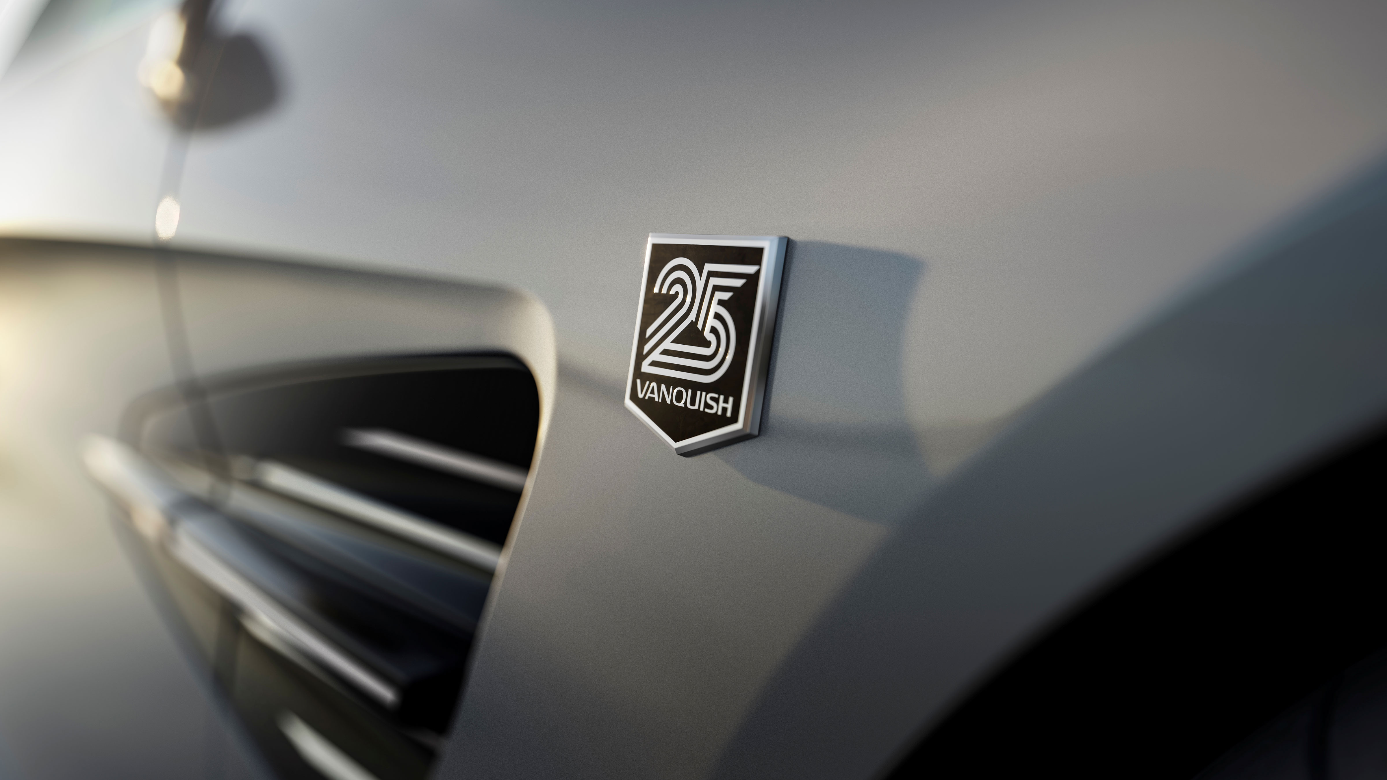 Aston Martin Vanquish 25 - 25 badge